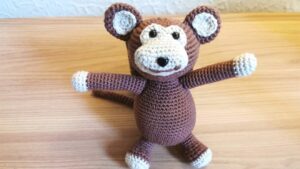 Ed the monkey amigurumi