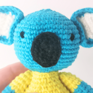 How to embroider amigurumi eyes (the easy way!)